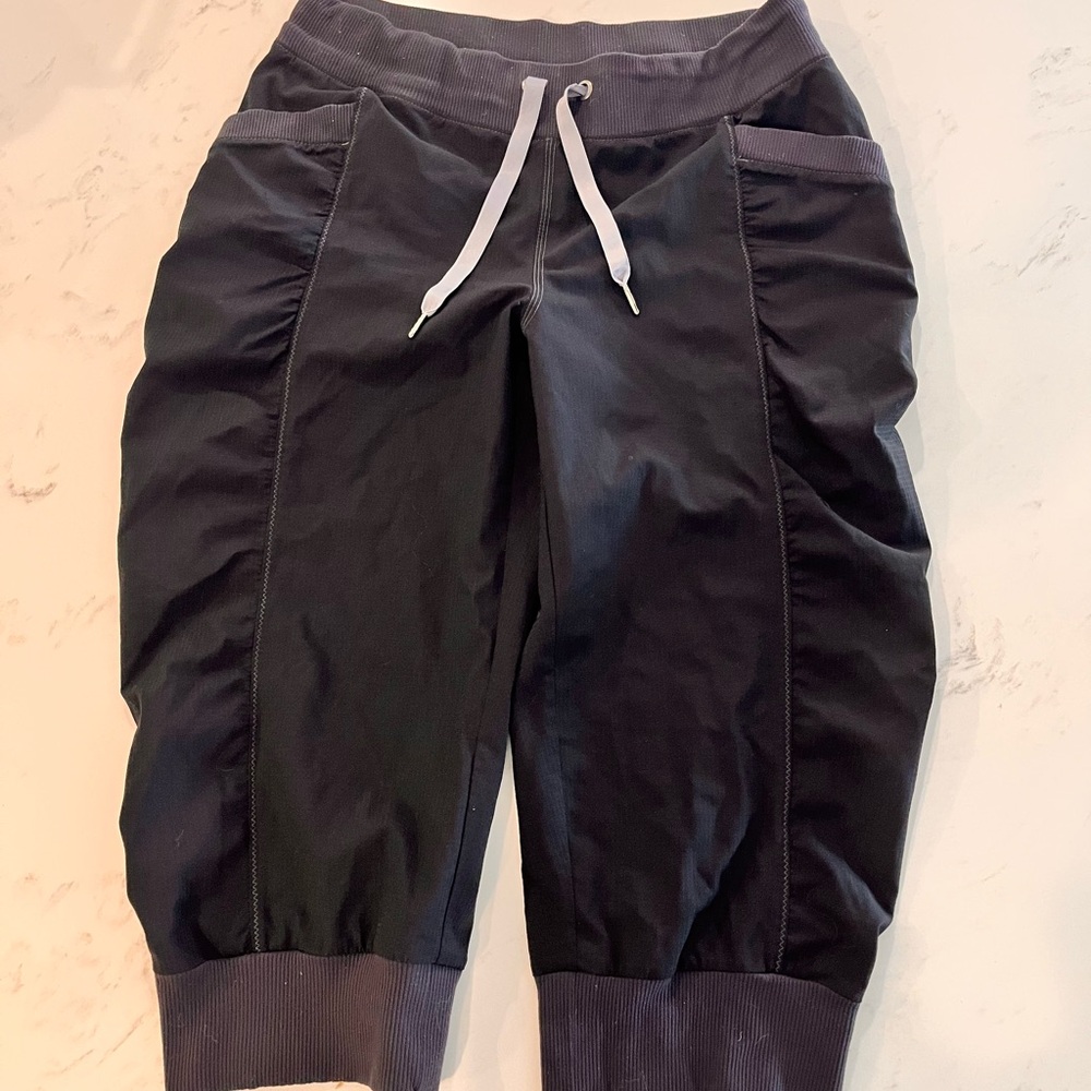 Athleta size 10 cargo mid rise joggers